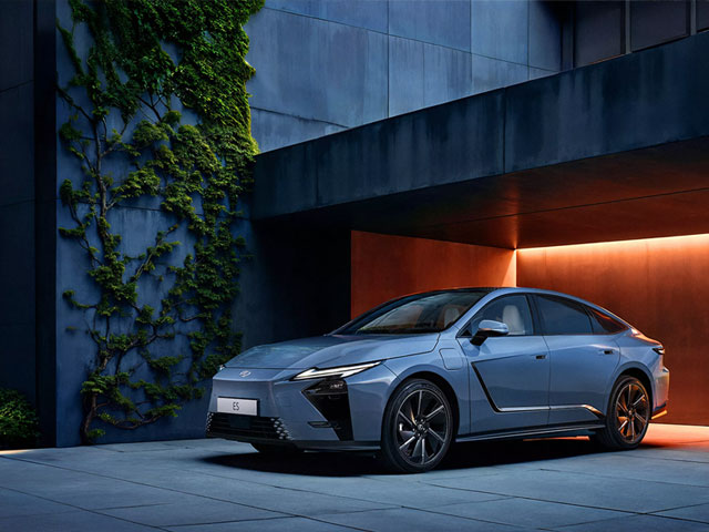 Lexus ES Électrique À partir de 899 €/mois
