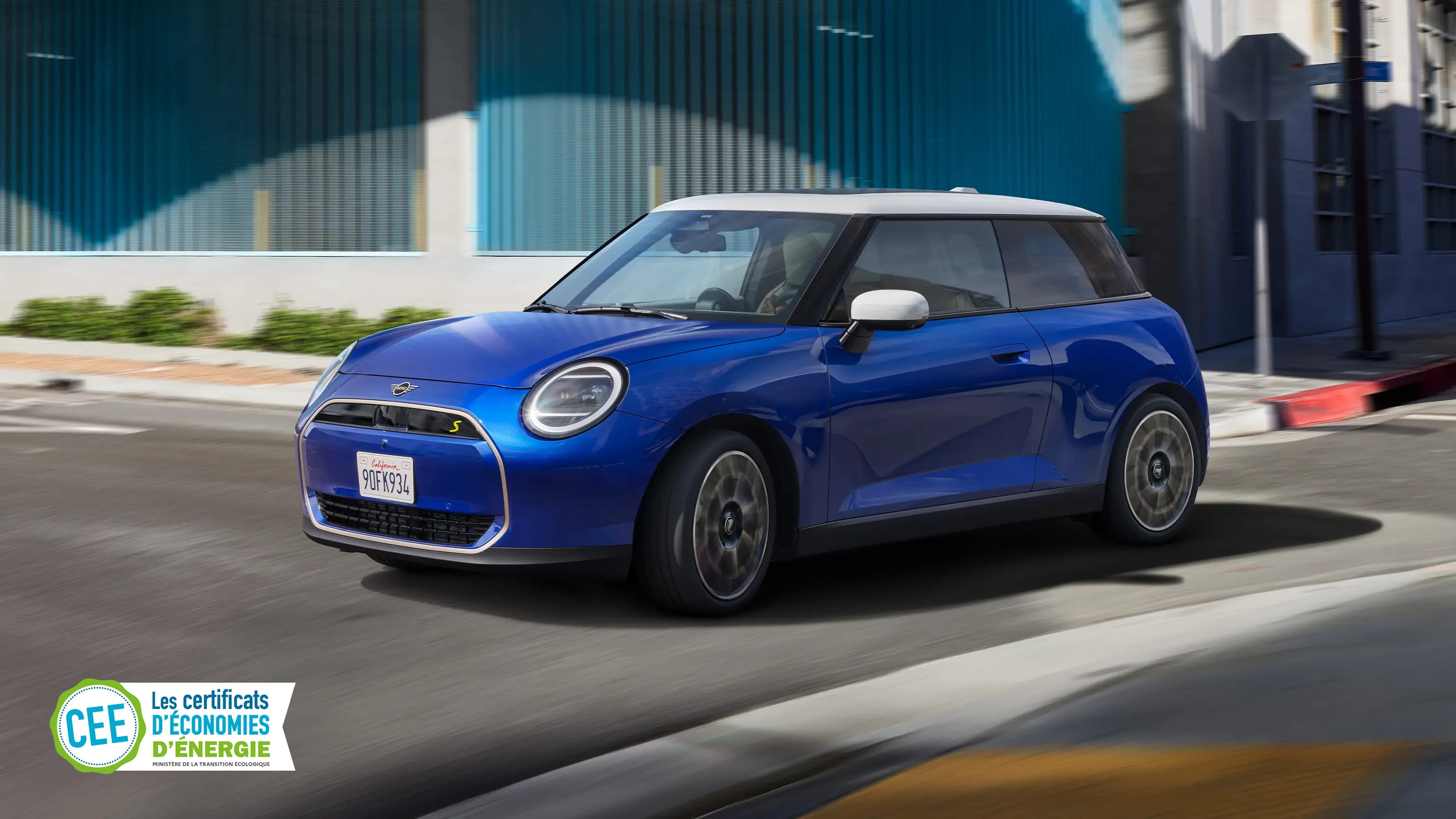 MINI &eacute;lectrique bleue